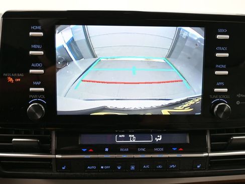 Used 2021 Toyota Sienna LE FWD image 16