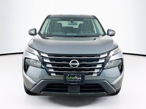 Used 2025 Nissan Rogue SV FWD image 2