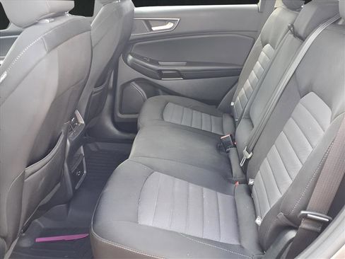 Used 2022 Ford Edge SE image 11