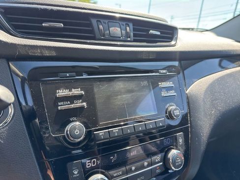 Used 2018 Nissan Rogue Sport SV AWD/4WD image 19