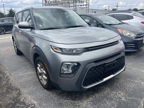 Used 2022 Kia Soul LX w/ Technology Package FWD image 1