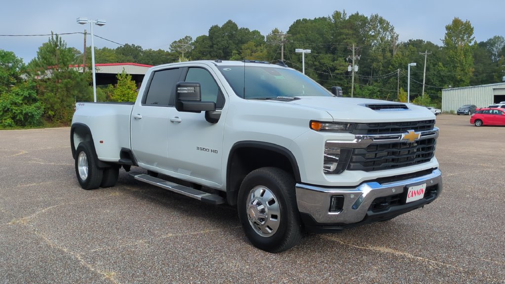 Used 2026 Chevrolet Silverado 3500 LT w/ All Star Edition AWD/4WD image 3