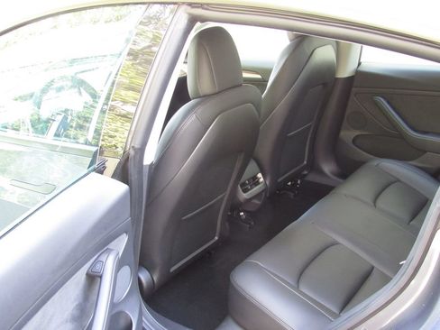 Used 2022 Tesla Model 3 RWD image 13