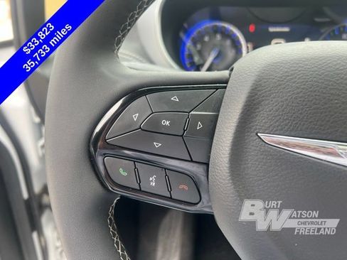 Used 2025 Chrysler Pacifica Limited FWD image 17