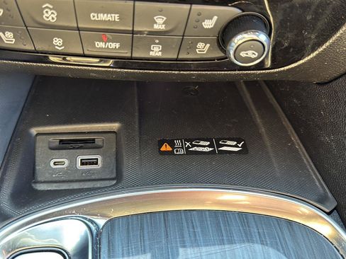 Used 2024 Buick Enclave Premium image 18