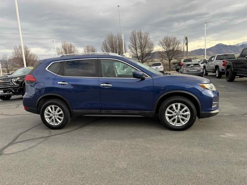 Used 2017 Nissan Rogue SV image 8