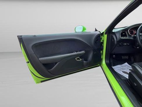 Used 2015 Dodge Challenger SRT Hellcat image 9