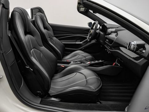 Used 2022 Ferrari F8 Tributo RWD image 62