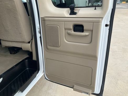 Used 2009 Ford E-350 and Econoline 350 XL RWD image 25