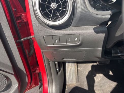 Used 2022 Hyundai Kona SE image 18