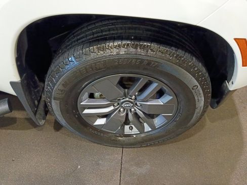 Used 2025 Nissan Frontier SV w/ SV Convenience Package RWD image 25