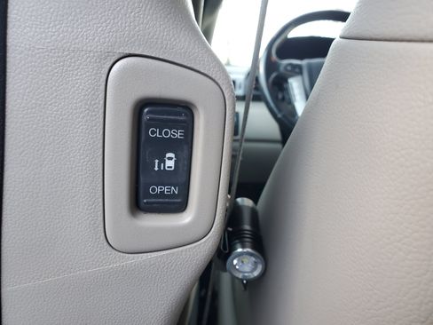 Used 2016 Honda Odyssey Touring image 38