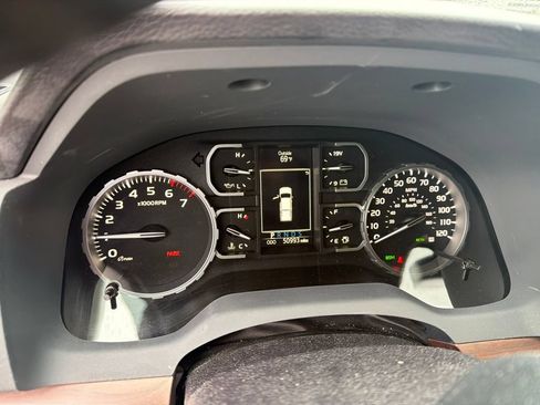 Used 2021 Toyota Tundra Limited w/ Limited Premium Package AWD/4WD image 8