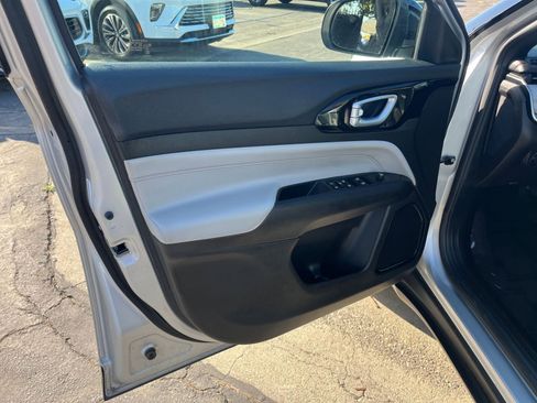 Used 2025 Jeep Compass Limited AWD/4WD image 18