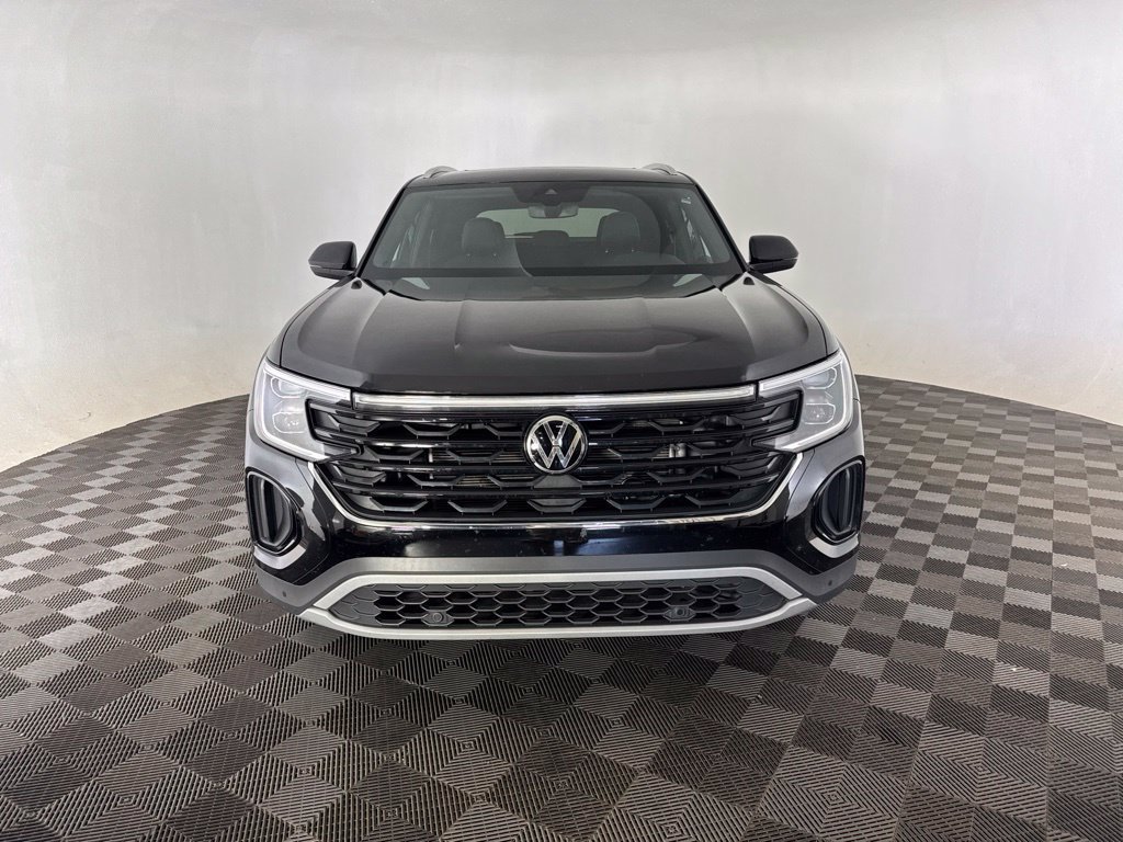 Used 2025 Volkswagen Atlas Cross Sport SE AWD/4WD image 3