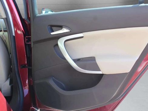 Used 2016 Buick Regal Premium image 15