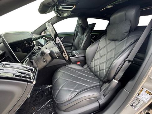 Used 2025 Mercedes-Benz Maybach S 580 4MATIC image 11