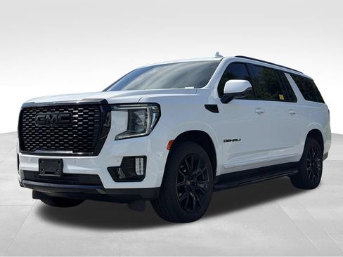 Used 2023 GMC Yukon XL SLT w/ SLT Luxury Package AWD/4WD image 3