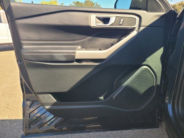 Certified 2023 Ford Explorer XLT w/ Equipment Group 202A RWD image 16