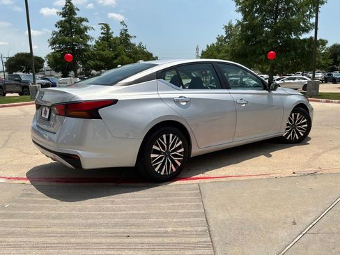 Used 2025 Nissan Altima 2.5 SV FWD image 6