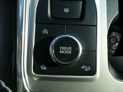 Used 2021 Ford Explorer Limited image 26