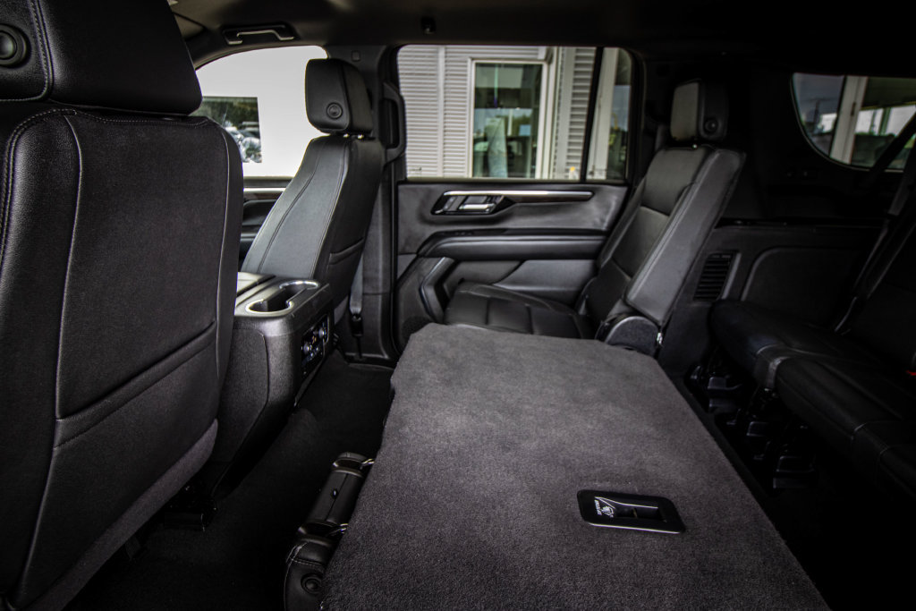 Used 2025 Chevrolet Suburban LT RWD image 26