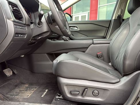 Used 2025 Nissan Rogue Platinum w/ Platinum Premium Package FWD image 18