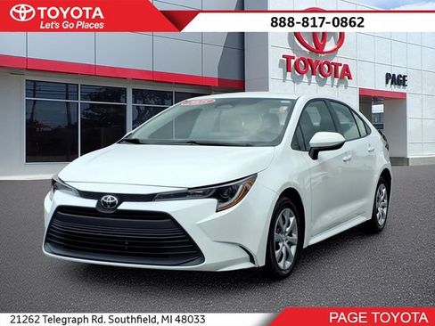 Certified 2025 Toyota Corolla LE FWD image 1