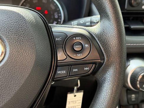 Used 2022 Toyota RAV4 LE AWD/4WD image 19