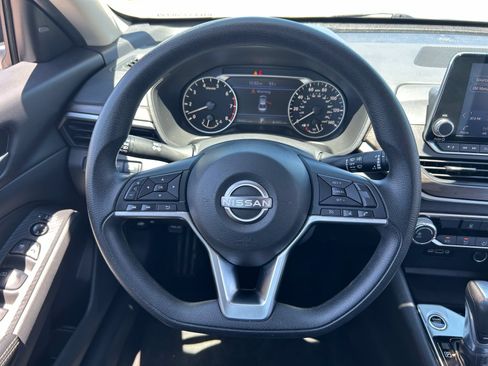 Used 2024 Nissan Altima 2.5 SV FWD image 21