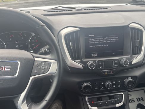 Used 2024 GMC Terrain SLT AWD/4WD image 22