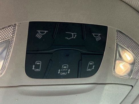 Used 2023 Chrysler Pacifica Touring-L w/ Uconnect Theater Family Group image 17