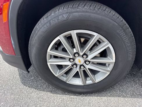 Used 2023 Chevrolet Traverse LT FWD image 11