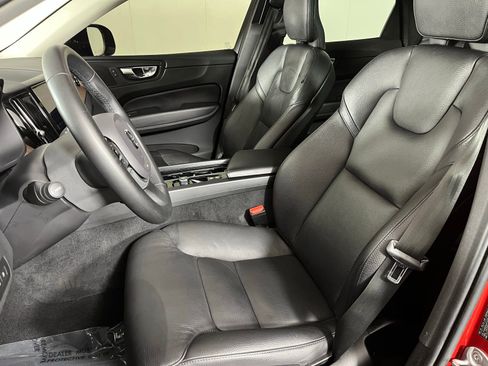 Used 2023 Volvo XC60 T8 Plus image 11