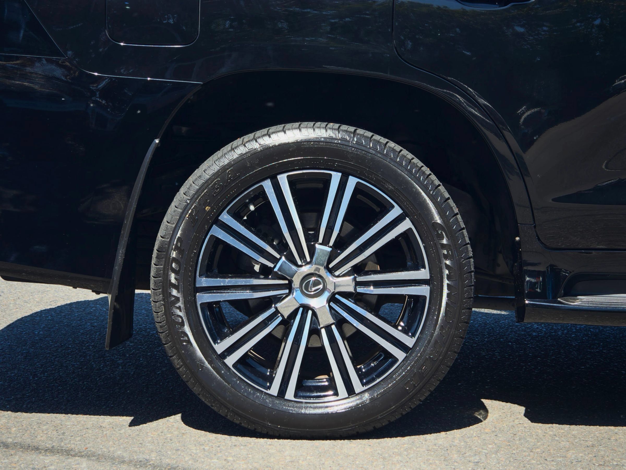 Used 2018 Lexus LX 570 4WD image 66