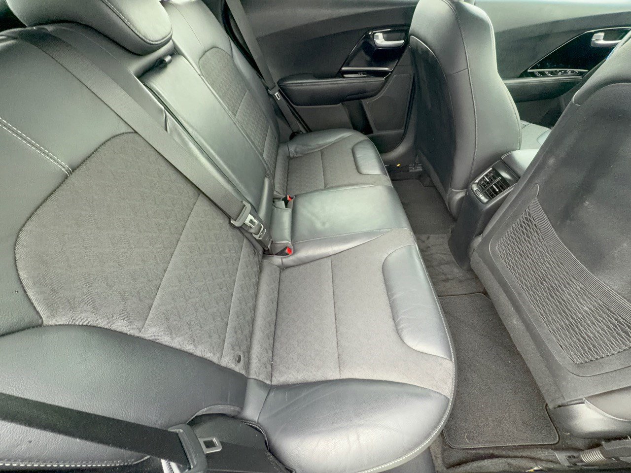 Used 2018 Kia Niro EX FWD image 29