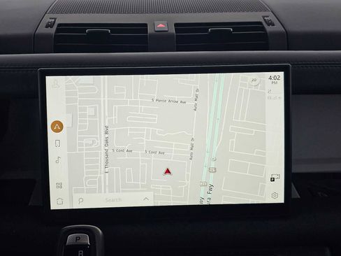 Used 2025 Land Rover Defender 110 X-Dynamic SE image 24