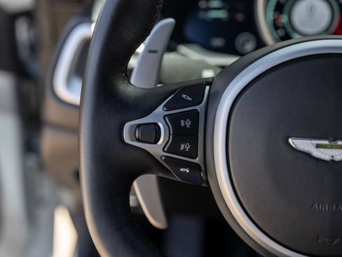 Used 2019 Aston Martin V8 Vantage Coupe RWD image 28