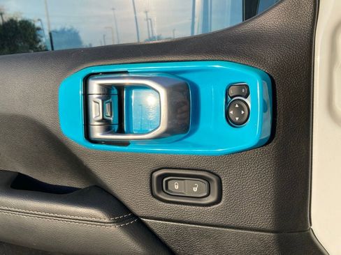 Used 2022 Jeep Wrangler Unlimited Sahara AWD/4WD image 12