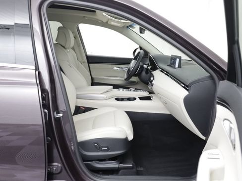 Used 2023 Genesis GV70 2.5T w/ Select Package AWD/4WD image 19