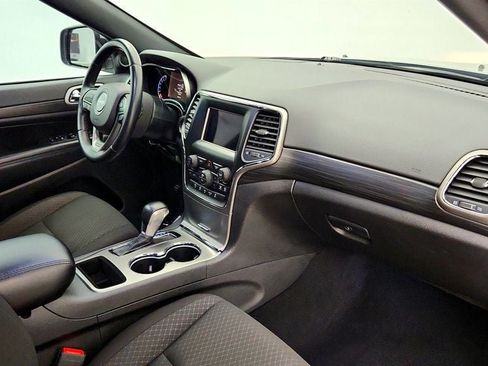 Used 2021 Jeep Grand Cherokee Laredo RWD image 24