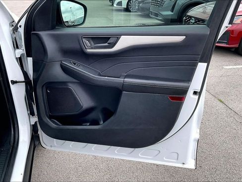 Used 2022 Ford Escape SE w/ SE Sport Appearance Package FWD image 25