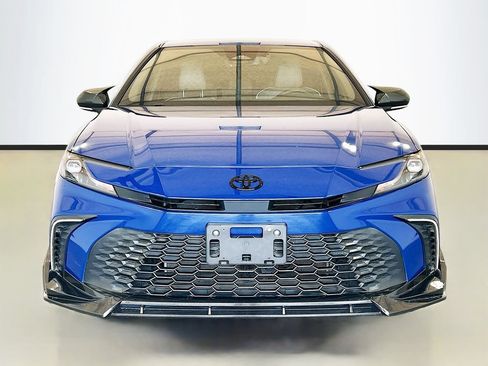 Used 2025 Toyota Camry SE w/ Convenience Package FWD image 2