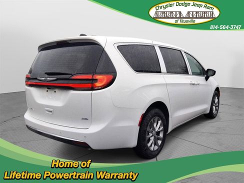 New 2026 Chrysler Pacifica Select image 5