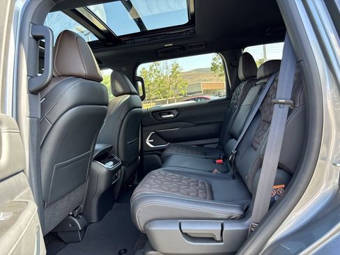 New 2025 Nissan Armada Platinum w/ Convenience Package image 7