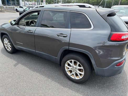 Used 2016 Jeep Cherokee Latitude AWD/4WD image 5