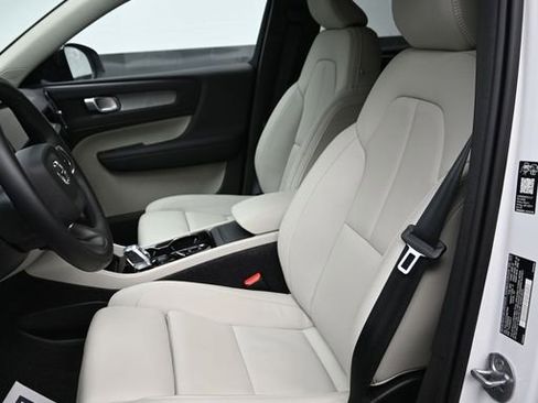 Certified 2026 Volvo XC40 B5 Plus w/ Protection Package Premier AWD/4WD image 9