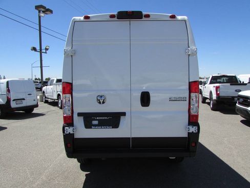 Used 2025 RAM ProMaster 2500 w/ Convenience Group image 7