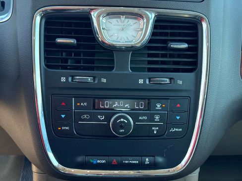 Used 2016 Chrysler Town & Country Touring image 25
