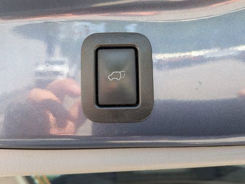 Used 2018 Toyota Highlander XLE AWD/4WD image 16